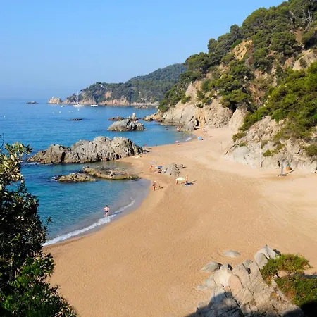 Enjoy Your Holidays With Us !!, Terrace 25m2 - 65m2 3 Bedrooms, Capacity 4-6pers, Wifi, Ideal To Digital Nomad Beach 5min Walking, 4 Pools, Parking Opt, Air Conditioning Apartment Lloret de Mar